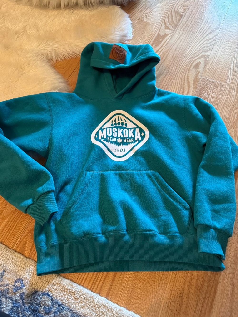 Muskoka Bear Wear Hoodie Sweater - youth large - made in Canada 🇨🇦